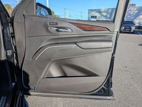 Used 2022 Cadillac Escalade ESV Luxury image 32