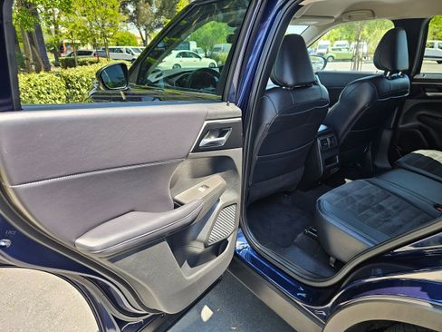 Used 2024 Mitsubishi Outlander SE Black Edition image 16