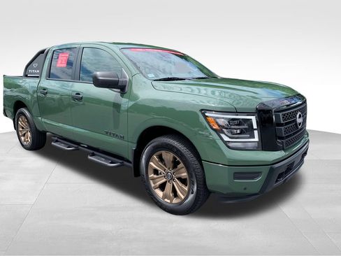 Used 2024 Nissan Titan SV w/ SV Bronze Edition Package AWD/4WD image 8
