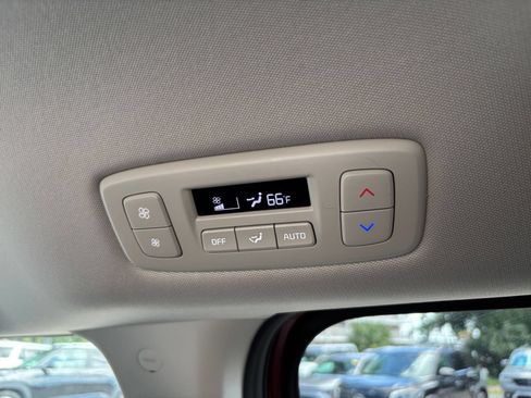 Used 2026 Kia Carnival FWD image 24