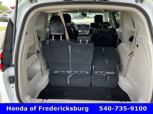 Used 2024 Chrysler Pacifica Touring-L FWD image 21