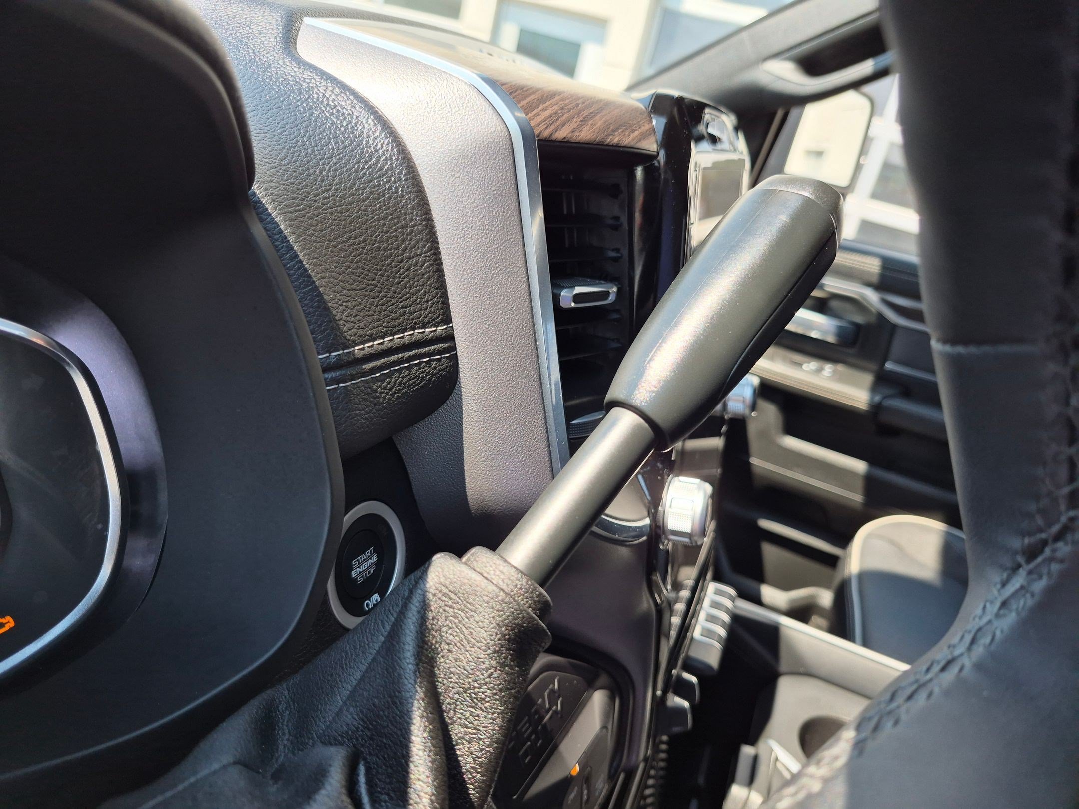 Used 2025 RAM 2500 Laramie AWD/4WD image 29