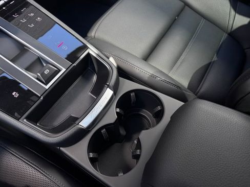 New 2026 Porsche Macan image 23