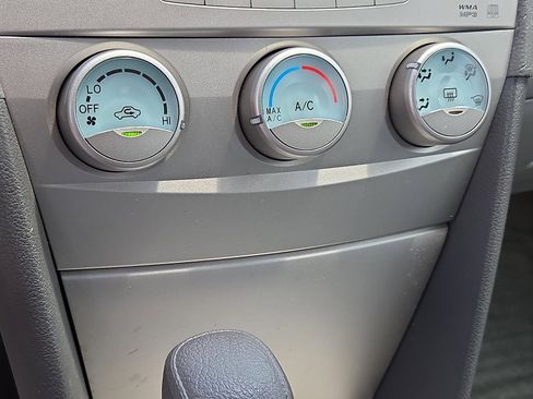 Used 2009 Toyota Camry LE FWD image 18
