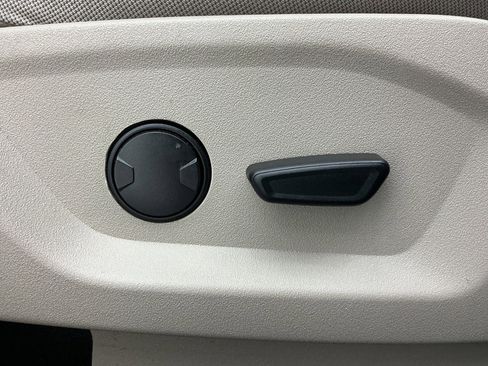 Used 2019 Ford Explorer XLT w/ Equipment Group 201A FWD image 41