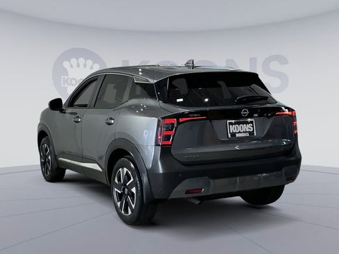 Used 2025 Nissan Kicks SV image 14