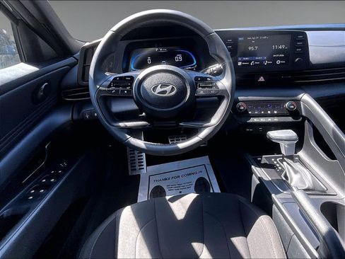 Used 2025 Hyundai Elantra Sport FWD image 18