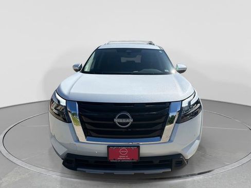 Used 2025 Nissan Pathfinder SL AWD/4WD image 9