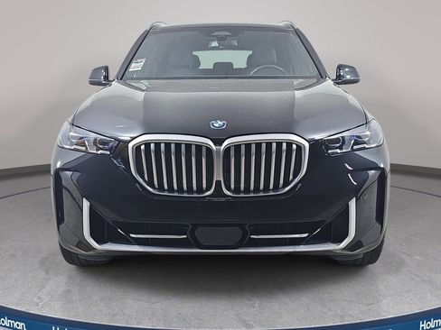 Certified 2024 BMW X5 xDrive50e w/ Premium Package AWD/4WD image 2