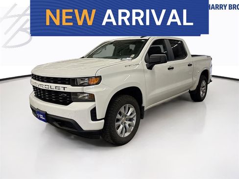 Used 2022 Chevrolet Silverado 1500 Custom w/ Safety Confidence Package AWD/4WD image 1