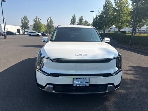 Used 2024 Kia EV9 Land AWD/4WD image 2