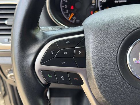 Used 2021 Jeep Grand Cherokee Laredo AWD/4WD image 10