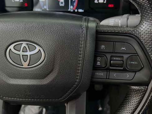 Used 2025 Toyota Tacoma SR5 AWD/4WD image 19