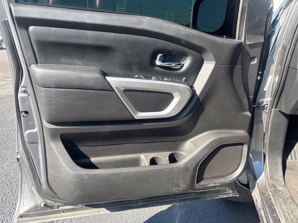 Used 2021 Nissan Titan SV w/ SV Convenience Package RWD image 8