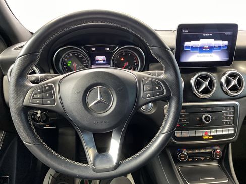 Used 2018 Mercedes-Benz GLA 250 4MATIC image 17
