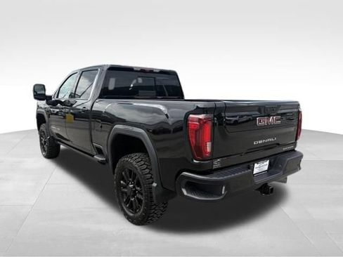 Used 2022 GMC Sierra 2500 Denali w/ Denali Black Diamond Edition AWD/4WD image 11