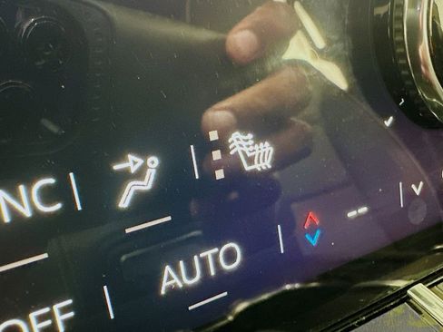 Used 2025 GMC Yukon Elevation image 21