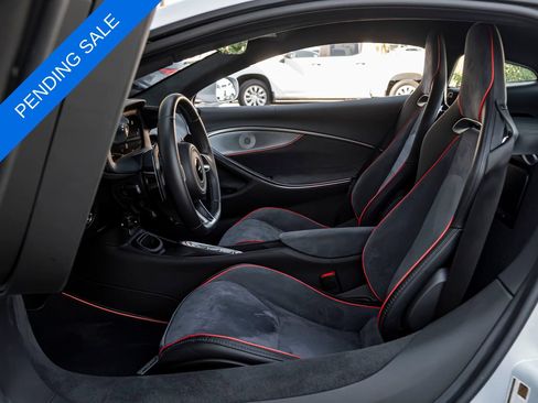 Used 2025 McLaren Artura RWD image 16