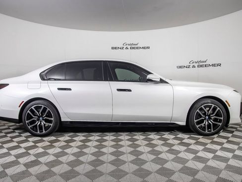 Used 2023 BMW 740i RWD image 3