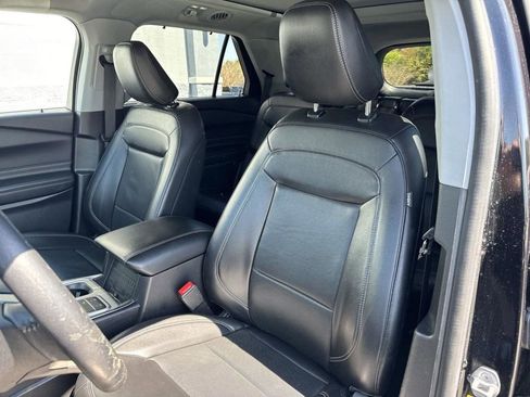 Used 2022 Ford Explorer Limited w/ Equipment Group 301A image 16