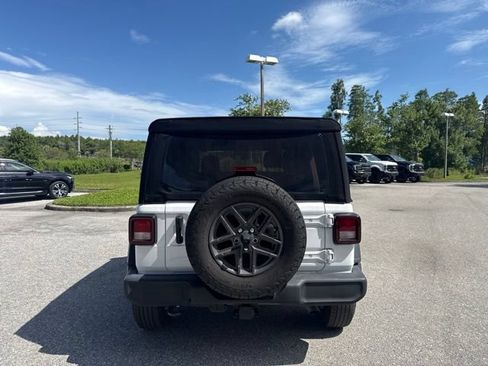 Used 2024 Jeep Wrangler Unlimited Sport AWD/4WD image 5