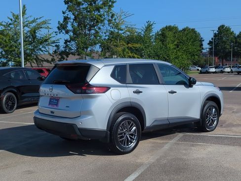 Used 2024 Nissan Rogue S AWD/4WD image 6