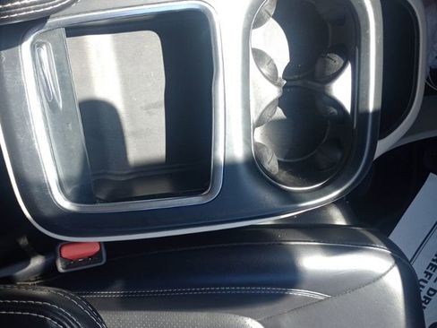 Used 2023 Chrysler Pacifica Touring-L image 25