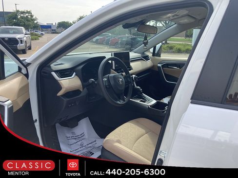 Used 2025 Toyota RAV4 XLE AWD/4WD image 3