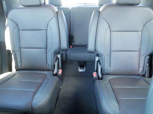 Used 2023 Chevrolet Traverse High Country AWD/4WD image 13