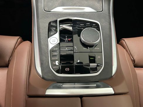 Used 2026 BMW X5 xDrive50e w/ M Sport Package image 23