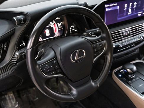 Used 2021 Lexus LS 500 w/ Accessory Package (Z1) image 15