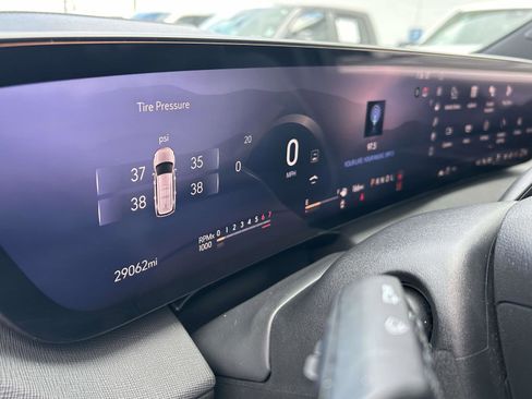 Used 2025 Buick Enclave Preferred image 19