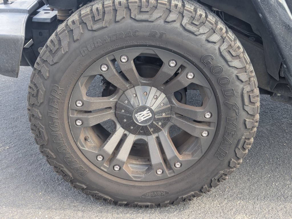 Used 2013 Jeep Wrangler Unlimited Sahara w/ Max Tow Pkg AWD/4WD image 13
