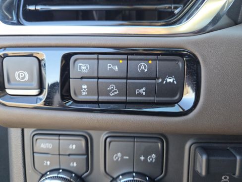 Used 2025 GMC Yukon XL Denali Ultimate image 35