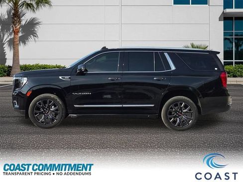 Used 2024 GMC Yukon SLT w/ SLT Luxury Package AWD/4WD image 6