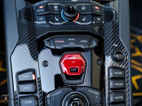 Used 2021 Lamborghini Aventador SVJ image 26