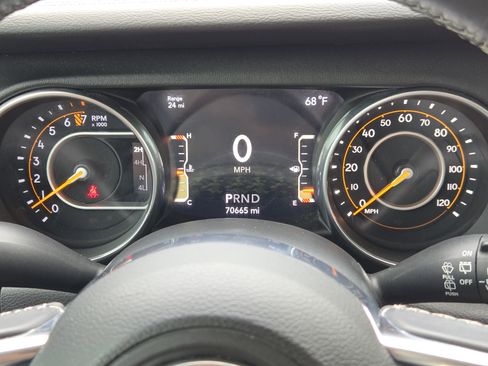 Used 2018 Jeep Wrangler Unlimited Sahara AWD/4WD image 17
