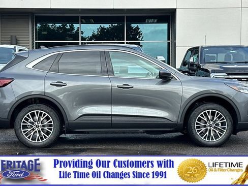 New 2025 Ford Escape SE w/ Class II Trailer Tow Package image 3