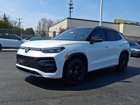 New 2026 Volkswagen Tiguan SE R-Line AWD/4WD image 2