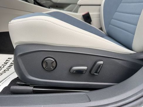 New 2026 Volkswagen Jetta SE FWD image 12