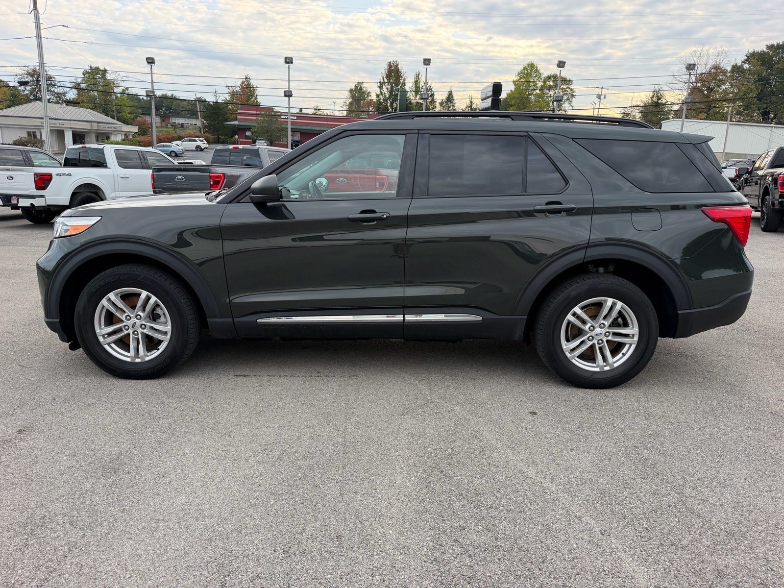Used 2023 Ford Explorer XLT w/ Equipment Group 202A AWD/4WD image 8