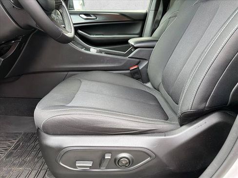 Used 2024 Jeep Grand Cherokee Laredo w/ Luxury Tech Group I AWD/4WD image 13