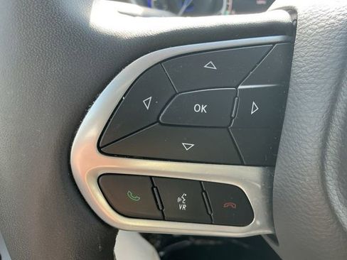 Used 2024 Chrysler Pacifica Touring-L FWD image 14