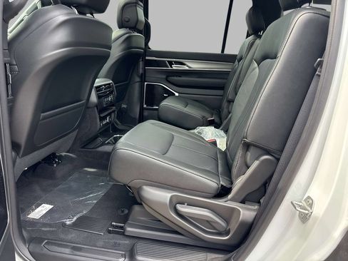 New 2026 Jeep Grand Wagoneer Limited w/ Premium Group II AWD/4WD image 6