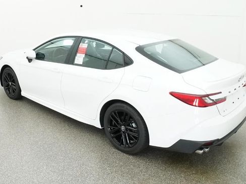 New 2026 Toyota Camry SE FWD image 5