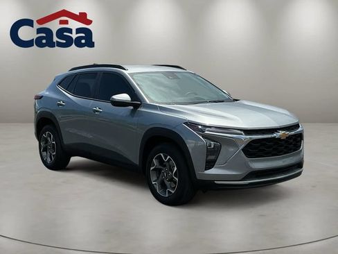 Used 2024 Chevrolet Trax LT w/ Driver Confidence Package FWD image 7