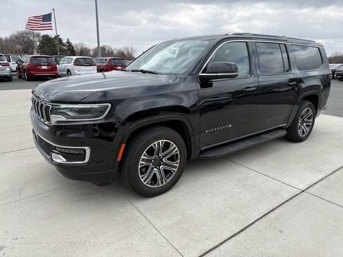 Used 2023 Jeep Wagoneer L Series II image 4