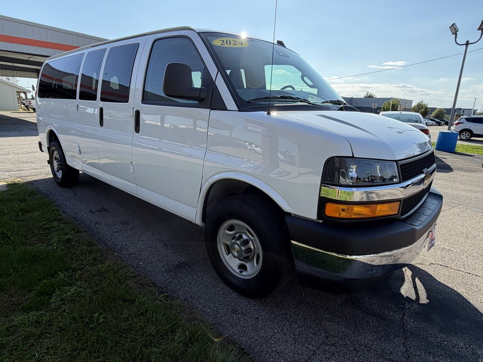 Used 2024 Chevrolet Express 3500 LT w/ LT Preferred Equipment Group RWD image 7