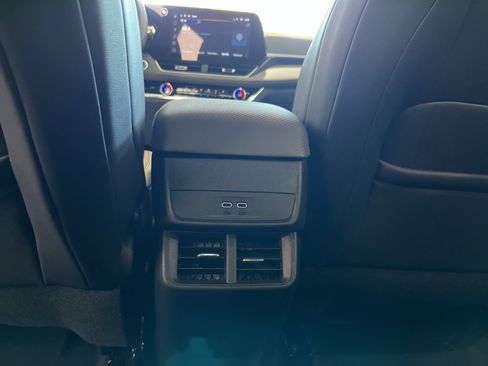 New 2026 Chevrolet Equinox LT w/ Convenience Package II FWD image 16
