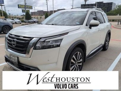 Used 2022 Nissan Pathfinder Platinum w/ Lighting Package (N93)